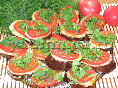 Баклажаны запеченные в духовке с помидорами и сыром 