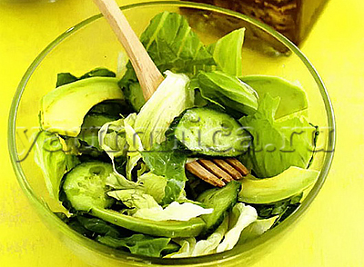 зелёный салат с авокадо