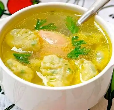 Куриный суп с картофельными клёцками: рецепт - Лайфхакер