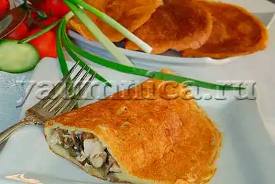 Слоеные пирожки с курицей и грибами